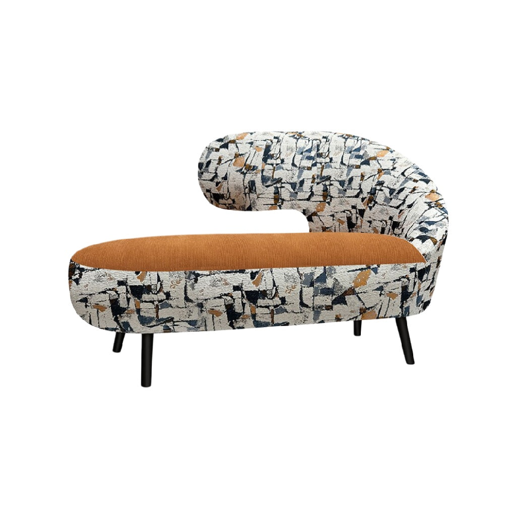 Canapé contemporain en forme de vague avec tissu texturé et accents orange